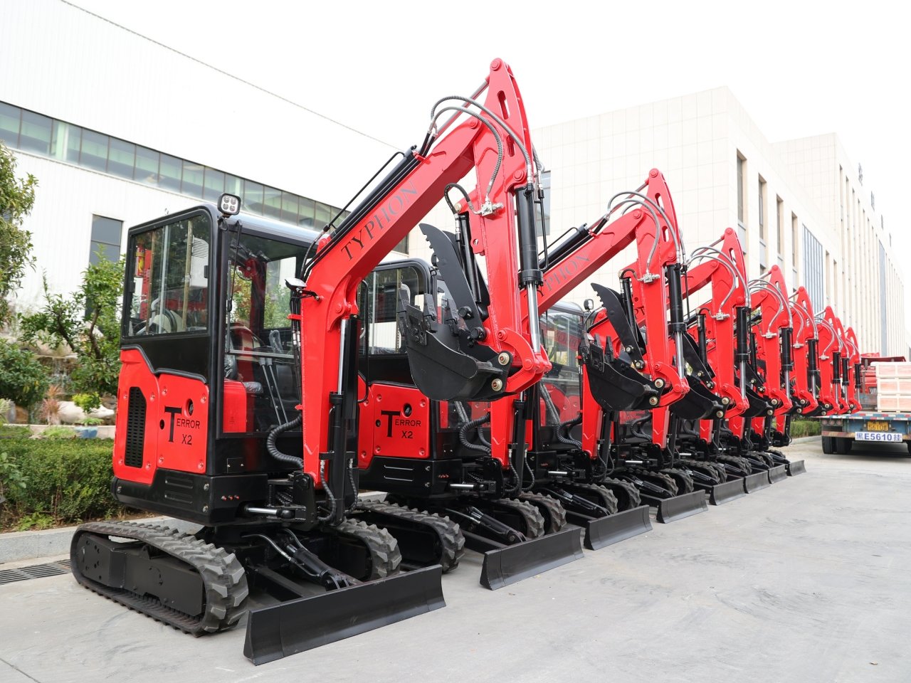 Mini Excavator TYPHON TERROR X2