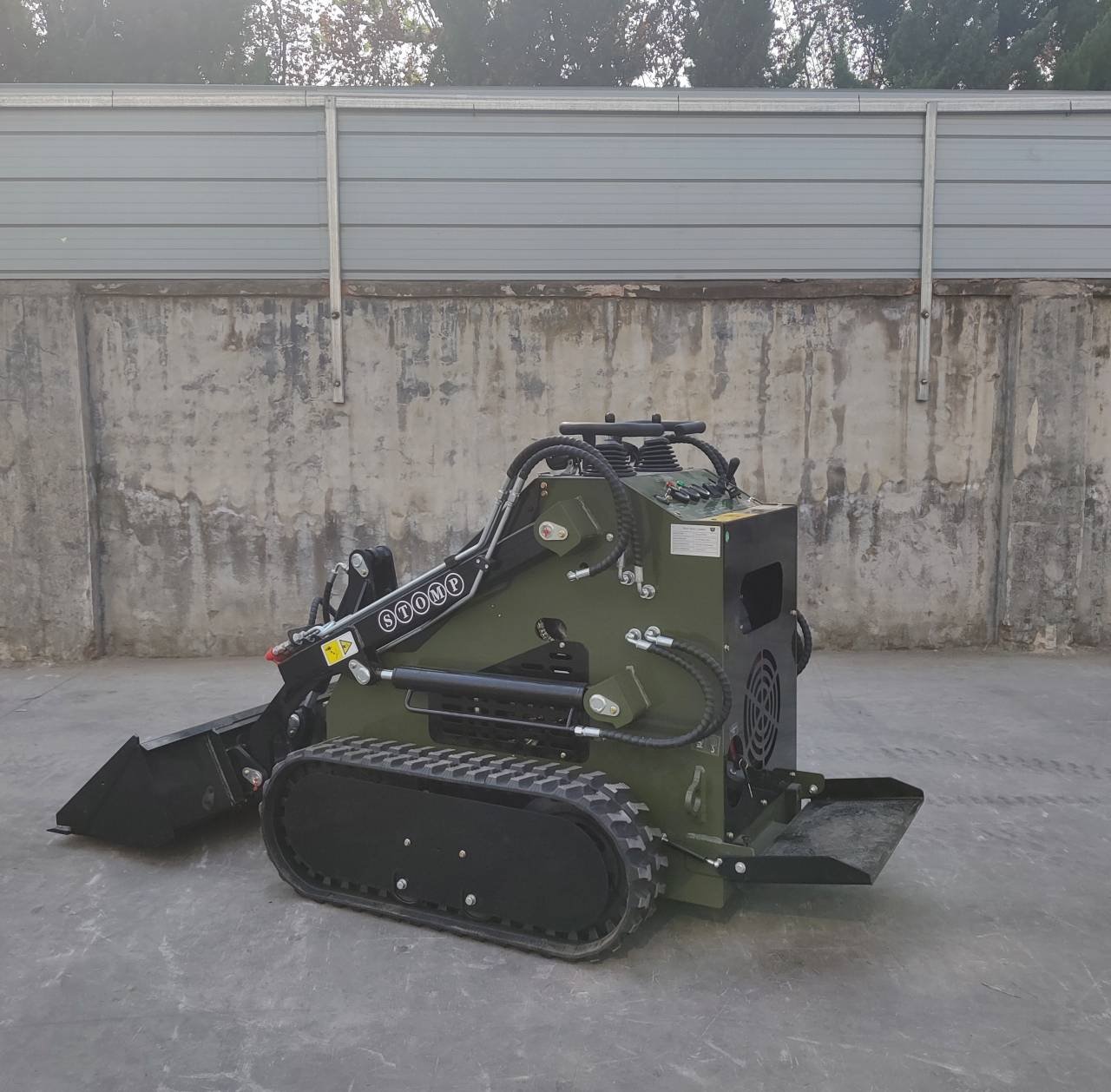 Skid-Steer Loader Tracked 22.1 HP Honda EPA Gasoline Engine